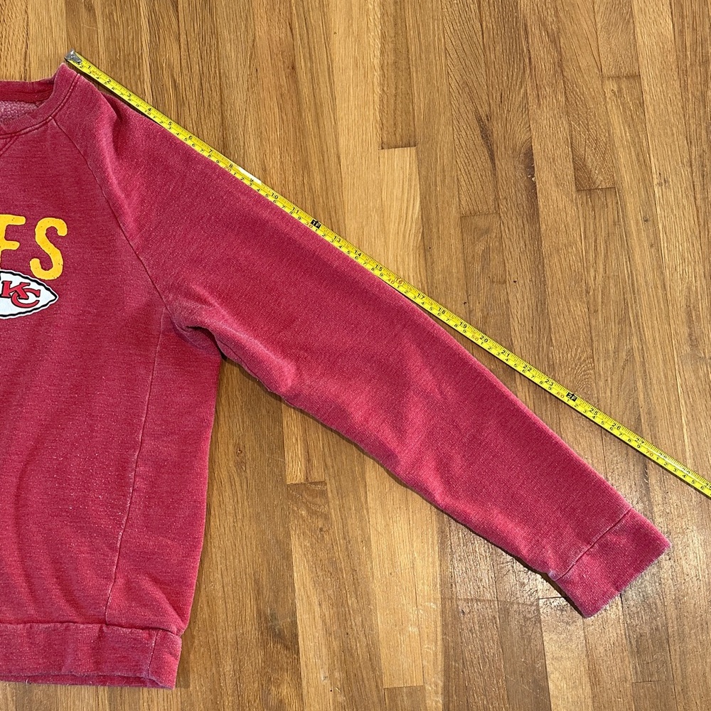 *last chance* NFL Team Apparel | Women’s Red Chiefs Sweatshirt - Picture 9 of 16